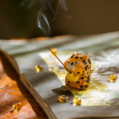 Handmade Ceramic Cute Baby Leopard Wealth Attracting Tea Pet