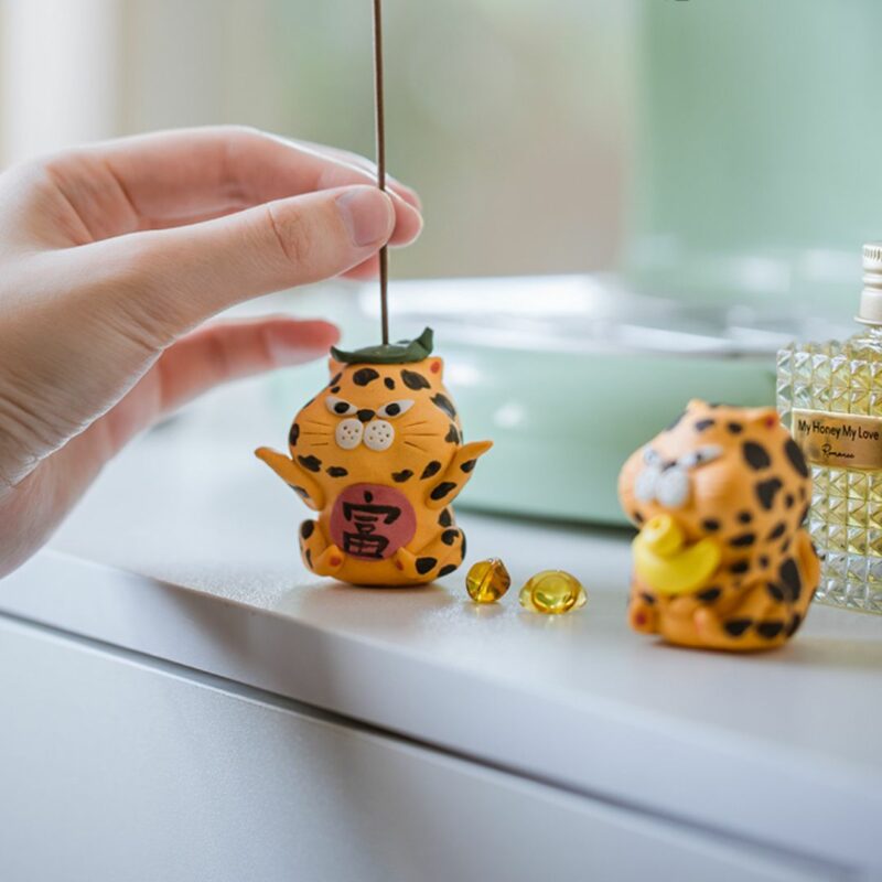 Handmade Ceramic Cute Baby Leopard Wealth Attracting Tea Pet
