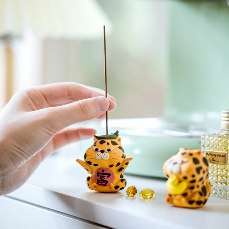 Handmade Ceramic Cute Baby Leopard Wealth Attracting Tea Pet