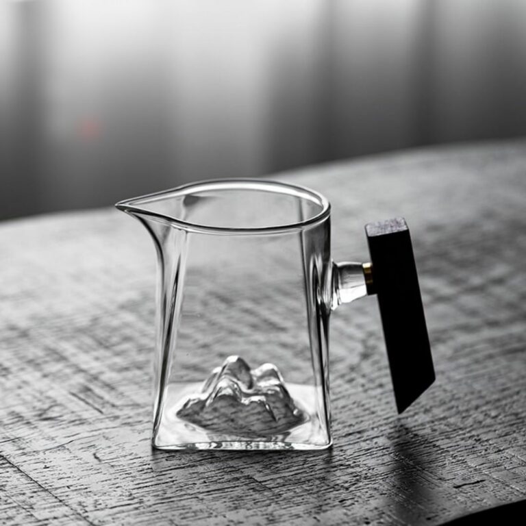 Wood Handle Thickened Glass Mountain Fair Cup Gong Dao Bei