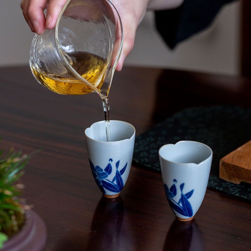 Lily tea cup