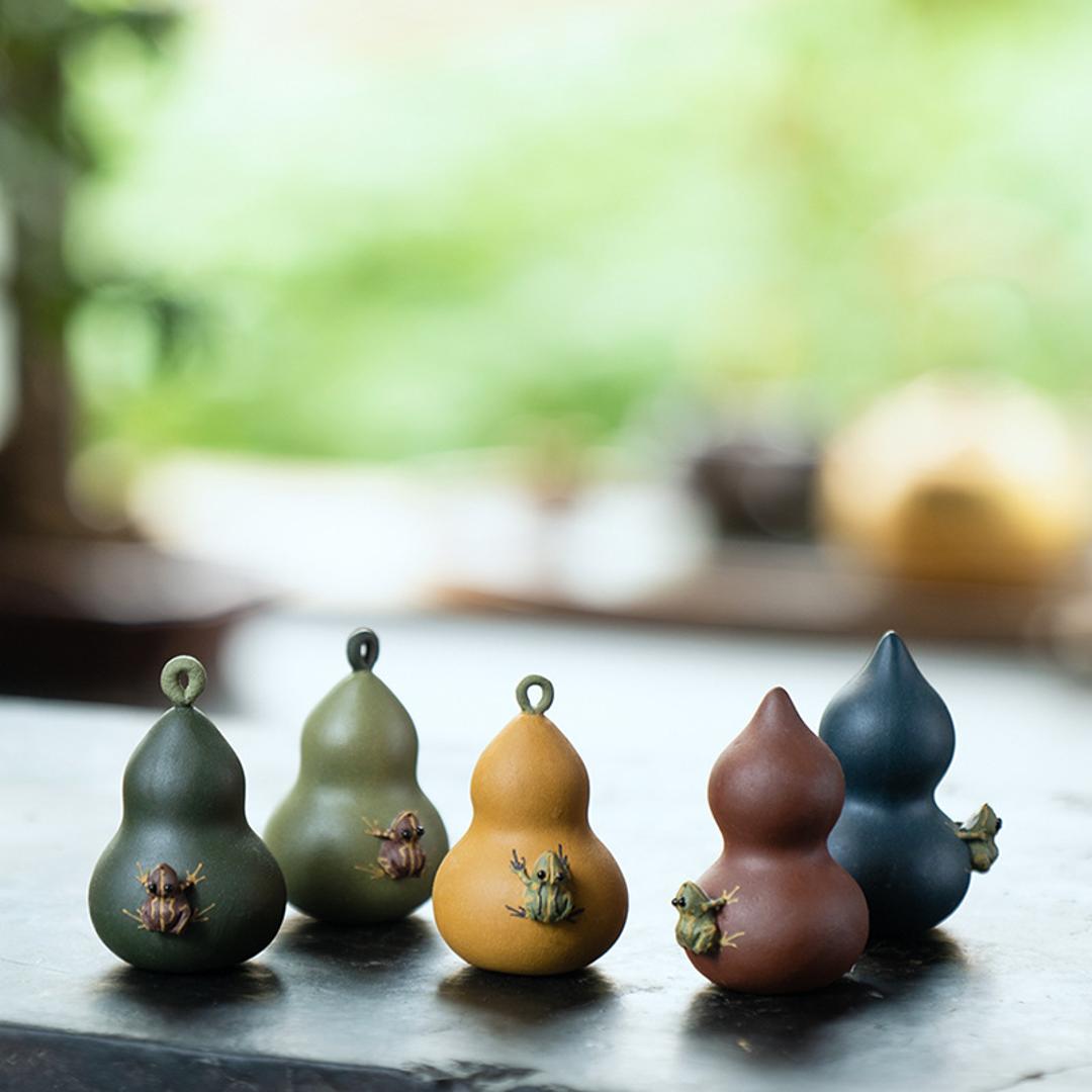 Creative Zisha Yixing Clay Spray Frog On Gourd Tea Pet - China Tea
