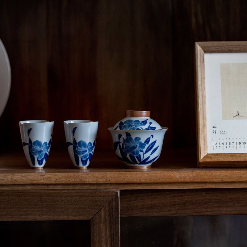 Lily tea cup
