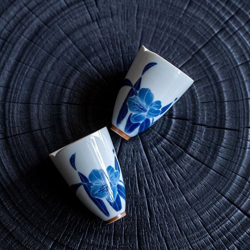Lily tea cup