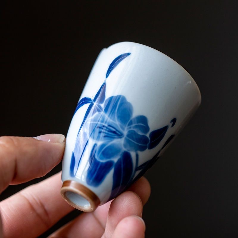 Lily tea cup
