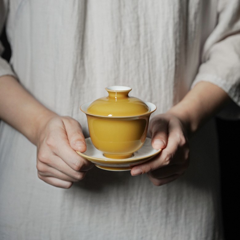 Colored Glaze Ceramic Moon Yellow 140ml Gaiwan (1) Colored Glaze Ceramic Moon Yellow 140ml Gaiwan