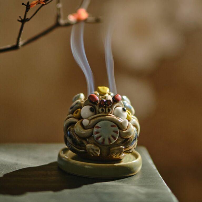 Handmade Creative Ceramic Baby Money Frog Incense Holder Tea Pet
