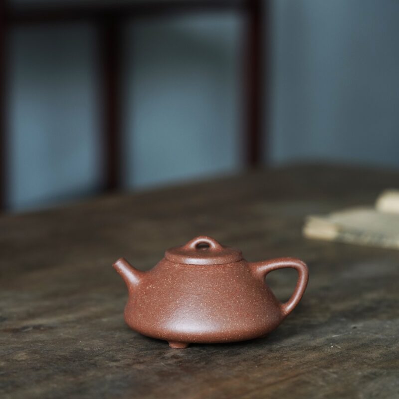 xr:d:DAF_GTBGYSQ:5,j:968695140467468106,t:24031009 Jiang Po Ni Zi Ye Shi Piao 150ml Yixing Teapot