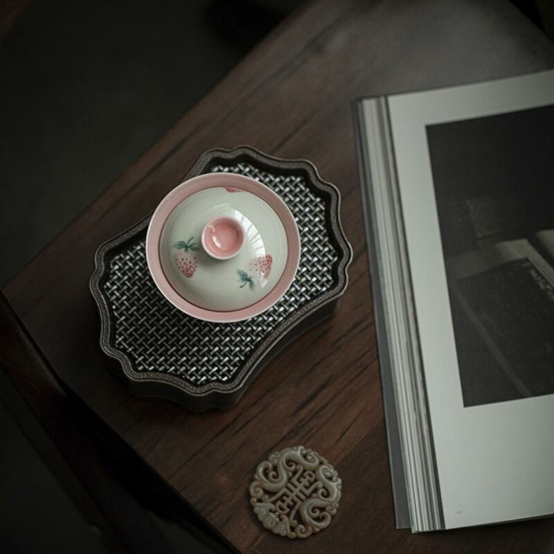Hand painted Ceramic Strawberry 120ml Gaiwan