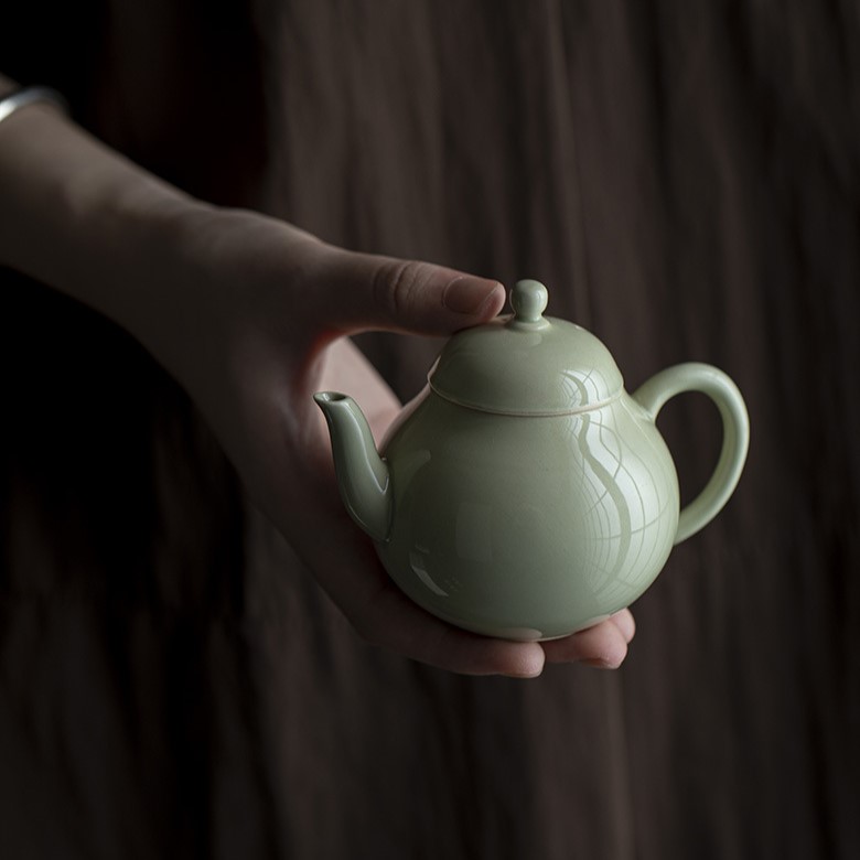 Simple Chic Ceramic Pear Shape 135ml Teapot Simple Chic Ceramic Pear Shape 135ml Teapot
