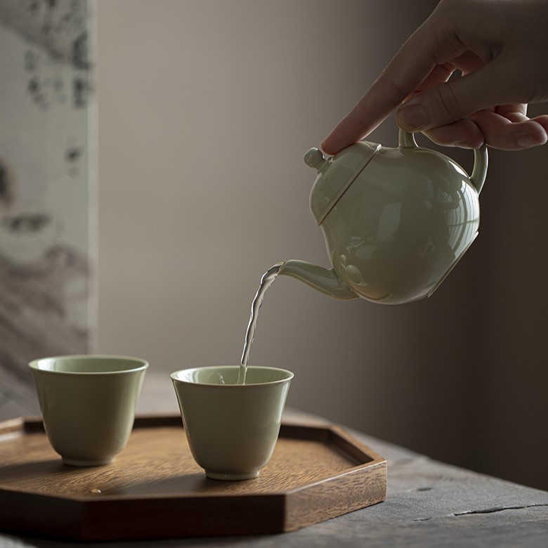 Simple Chic Ceramic Pear Shape 135ml Teapot Simple Chic Ceramic Pear Shape 135ml Teapot