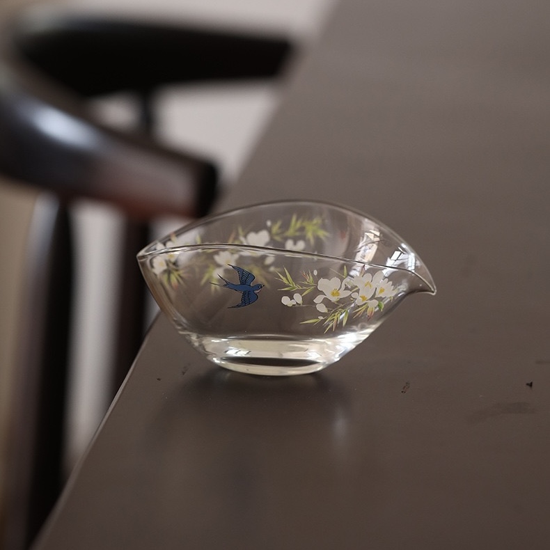 Elegant Glass Painting Boat Shape 180ml Fair Cup Gong Dao Bei