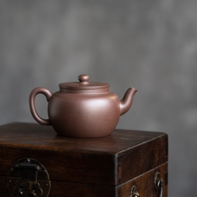 Aged Zini Flat Lid Lian Zi 170ml Yixing Teapot