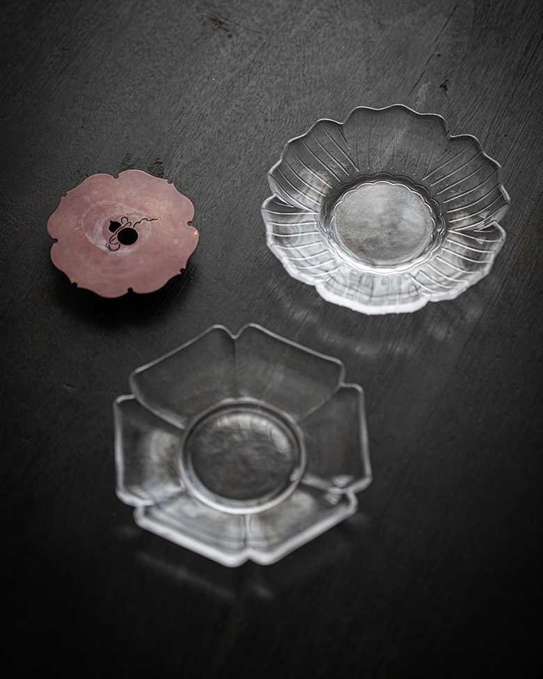 628-10 Elegant Glass Tea Boat With Vintage Copper Stand