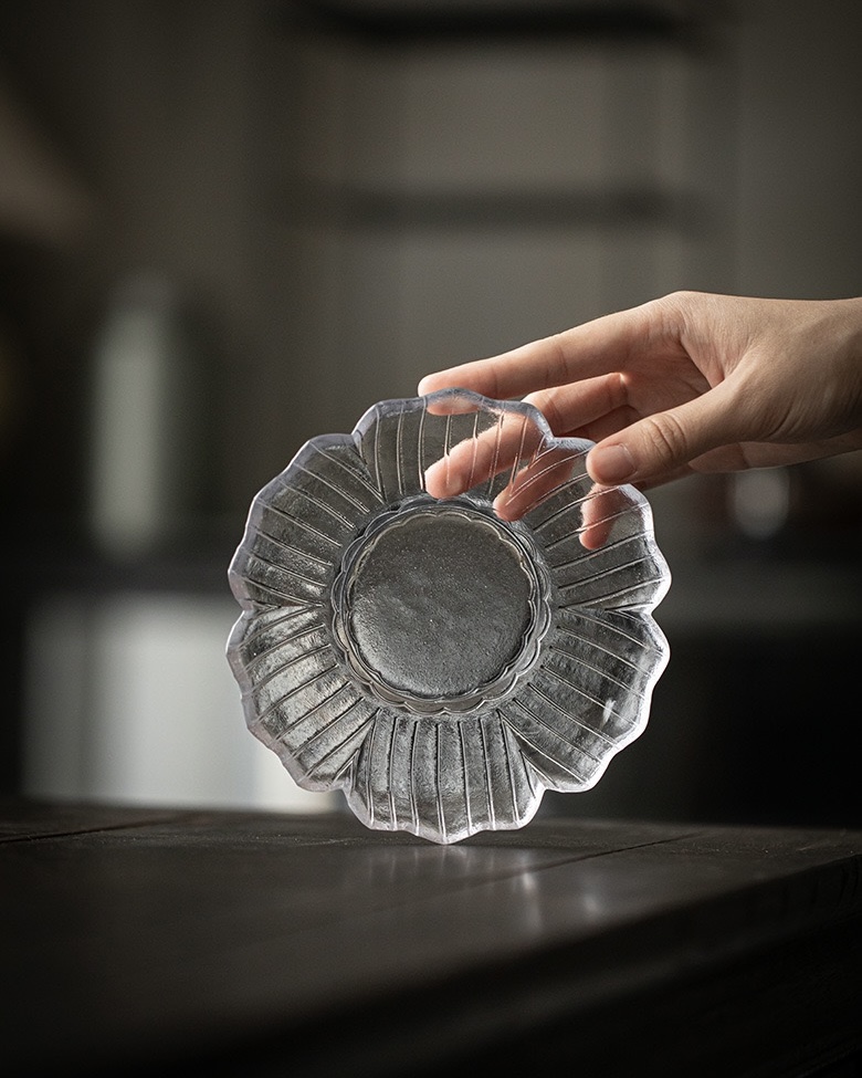 628-6 Elegant Glass Tea Boat With Vintage Copper Stand