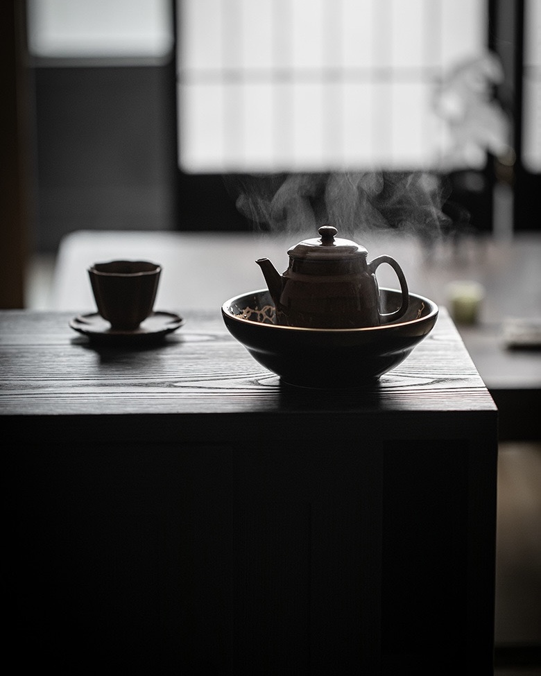 629-4 Vintage Ceramic Black Glaze Tea Boat With Copper Stand