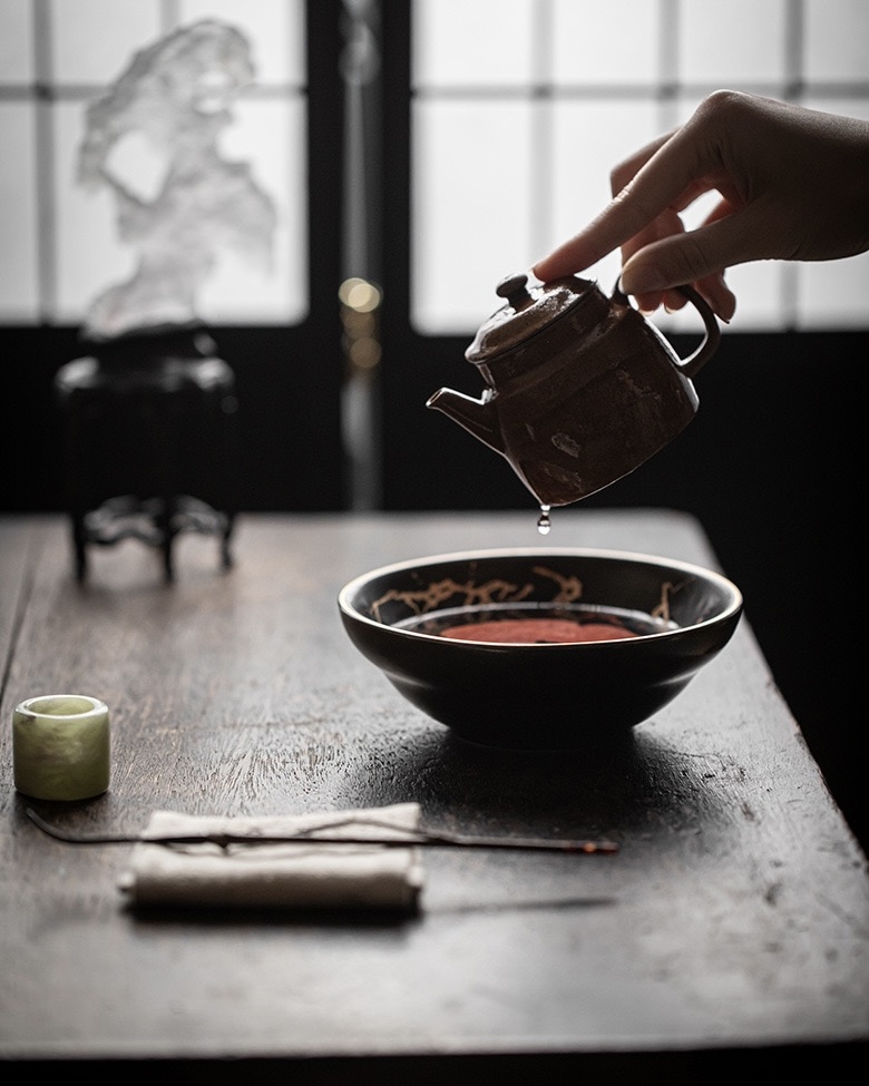 629-5 Vintage Ceramic Black Glaze Tea Boat With Copper Stand