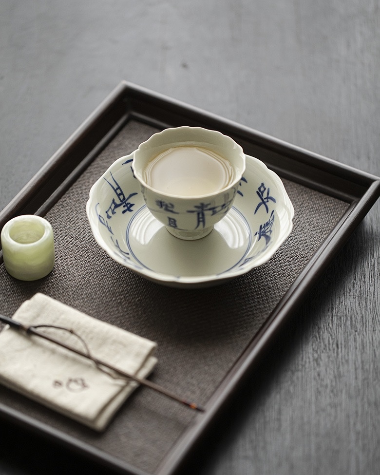 632-2 Vintage Ceramic Qinghua Calligraphy Tea Boat