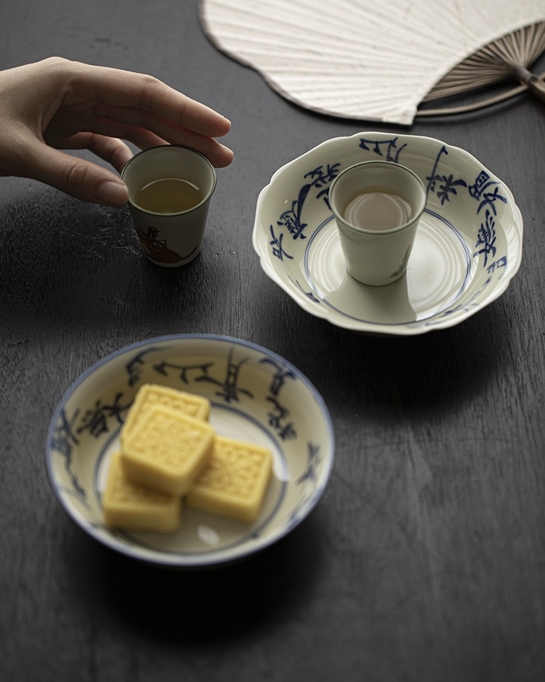 632-9 Vintage Ceramic Qinghua Calligraphy Tea Boat