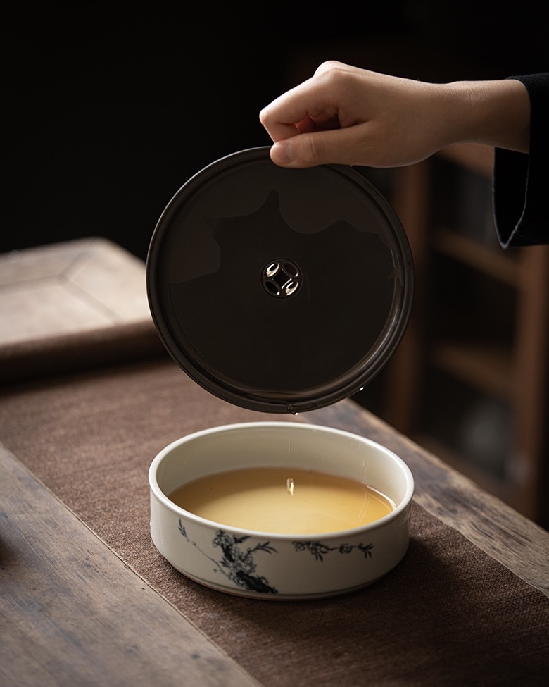 633-5 Vintage Ceramic Blue and White Plum Tea Boat