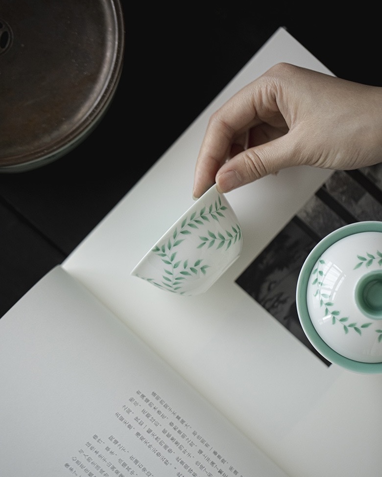 638-4 Emerald Green Ceramic Vine 60ml Host Tea Cup