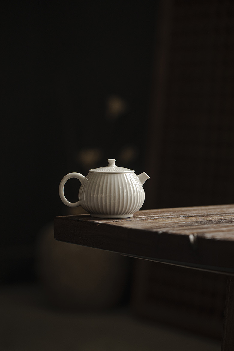 650-1 Grey Glaze Ceramic Pi Qiu 150ml Teapot