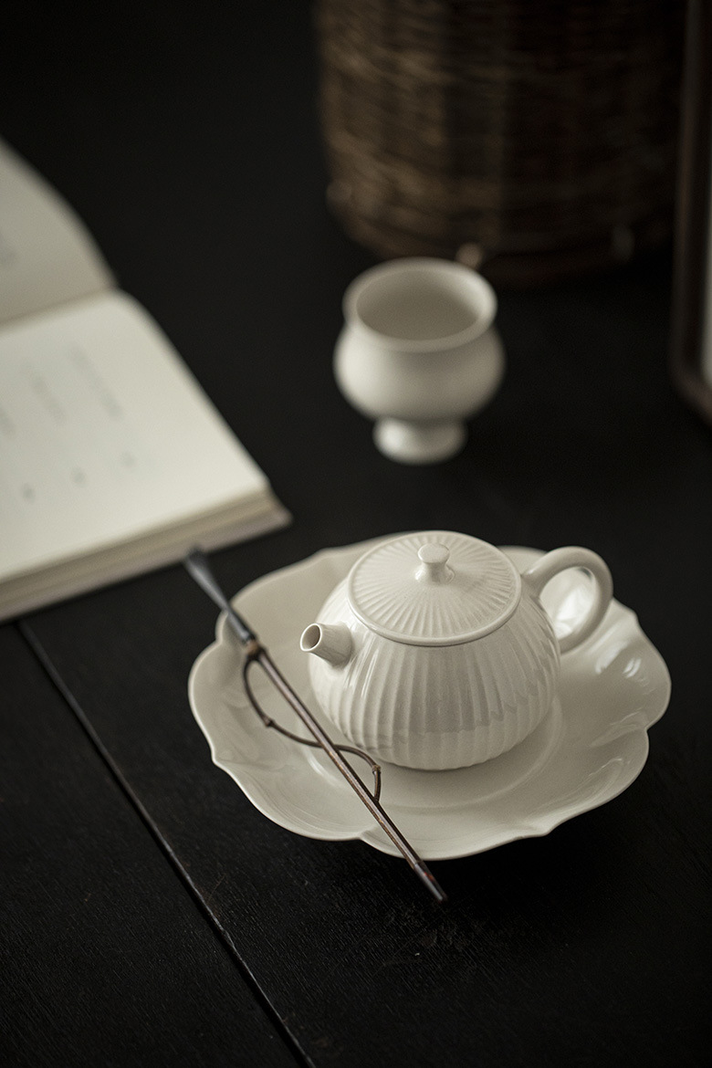 650-4 Grey Glaze Ceramic Pi Qiu 150ml Teapot