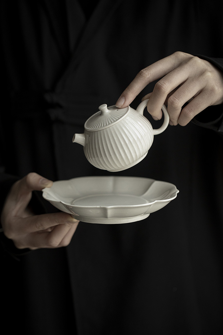 650-5 Grey Glaze Ceramic Pi Qiu 150ml Teapot