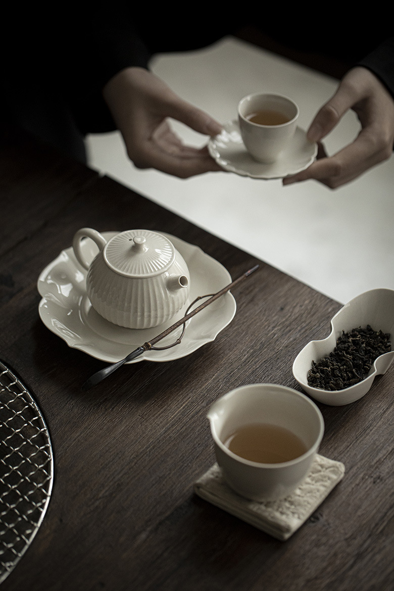 650-6 Grey Glaze Ceramic Pi Qiu 150ml Teapot