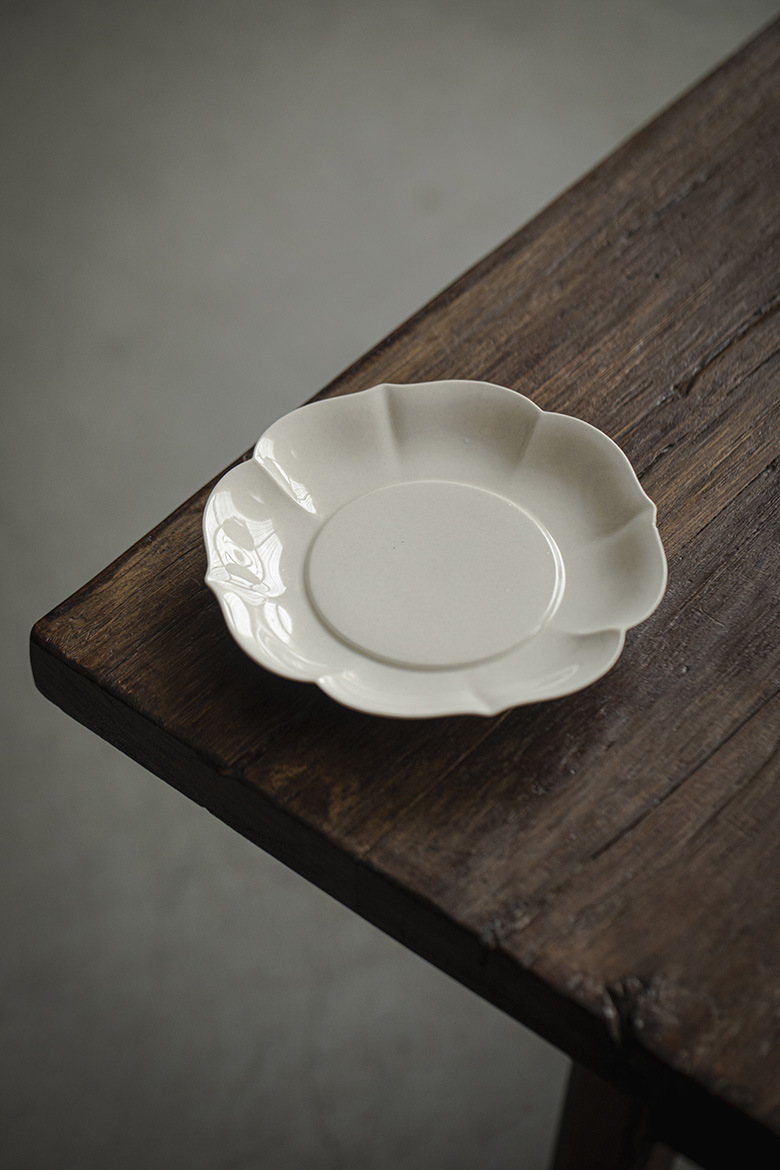 651-1 Grey Glaze Ceramic Flower Petal Tea Boat