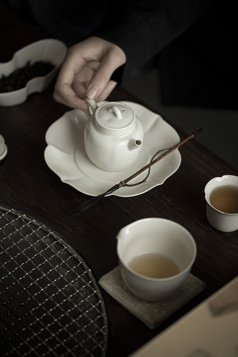 651-7 Grey Glaze Ceramic Flower Petal Tea Boat