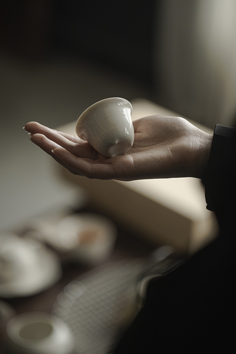 653-4 Grey Glaze Ceramic 3 feet 30ml Tea Cup