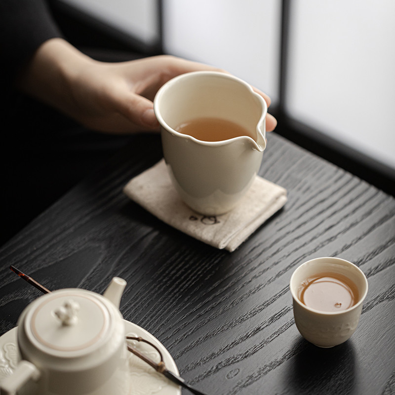 Ding Ware Ceramic Flower Petal 200ml Fair Cup Gong Dao Bei