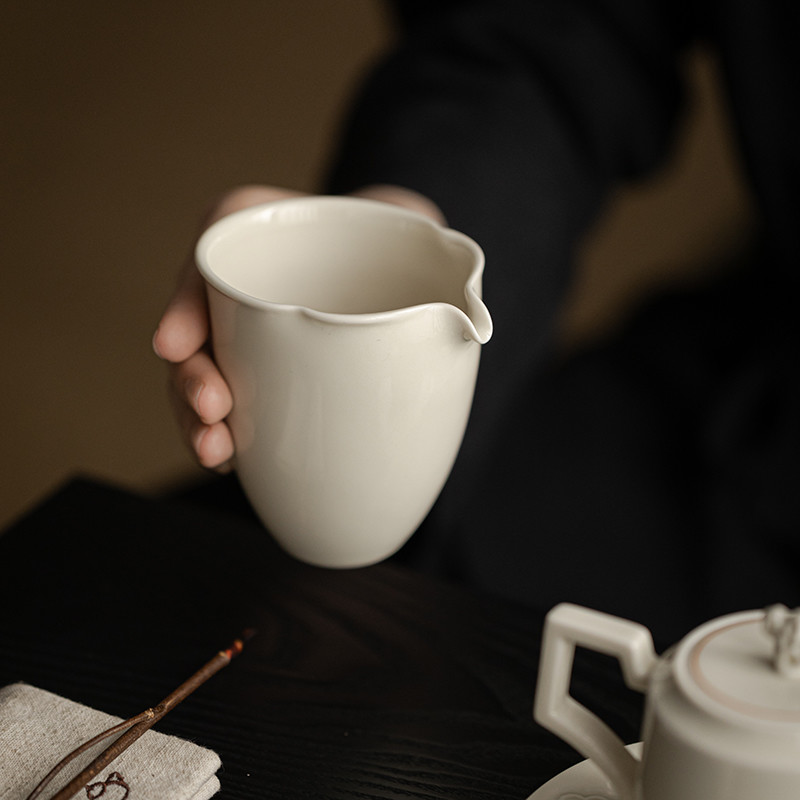 Ding Ware Ceramic Flower Petal 200ml Fair Cup Gong Dao Bei