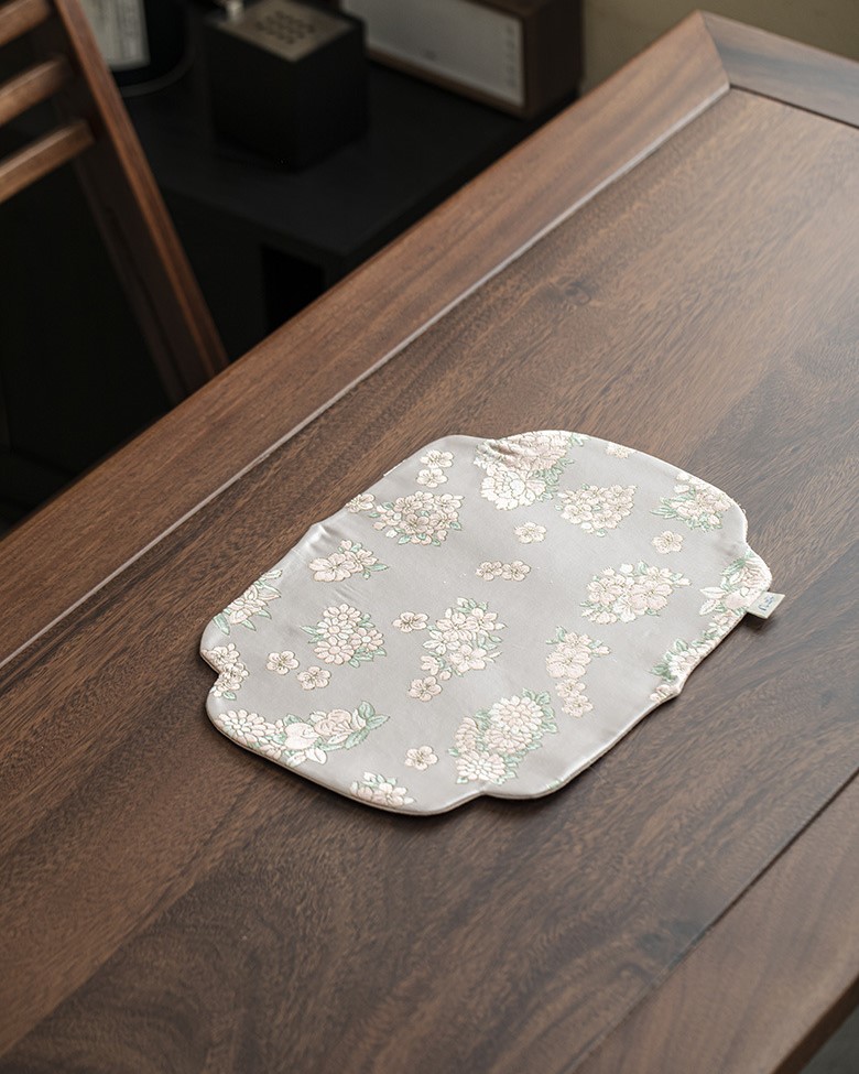 Embroidered-Fabric-Begonia-Shape-Tea-Mat-7 Embroidered Fabric Begonia Shape Tea Mat