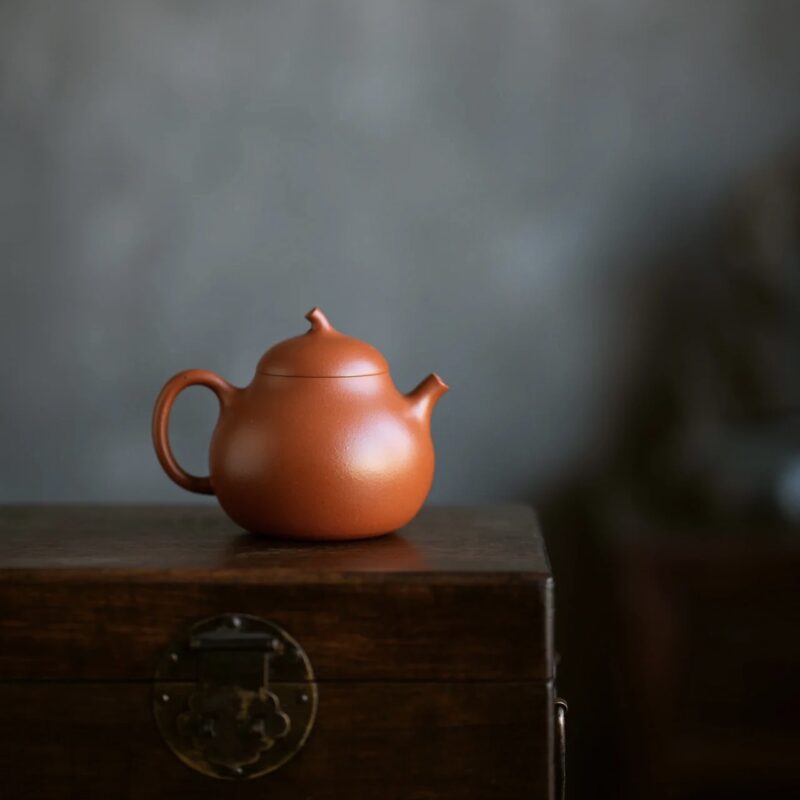 Xiao Hong Ni Qie Gua 130ml Yixing Teapot