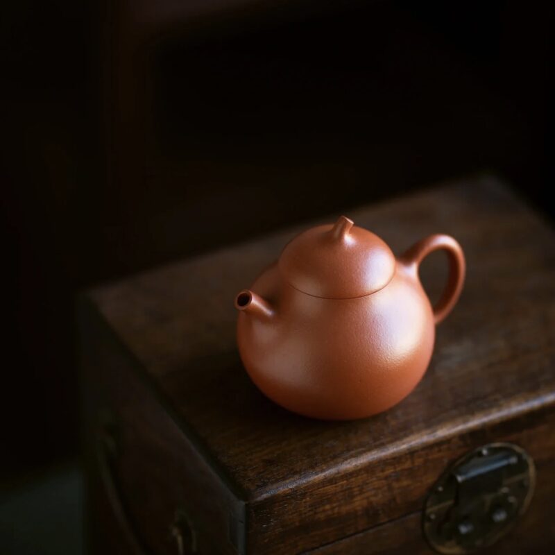 Xiao Hong Ni Qie Gua 130ml Yixing Teapot