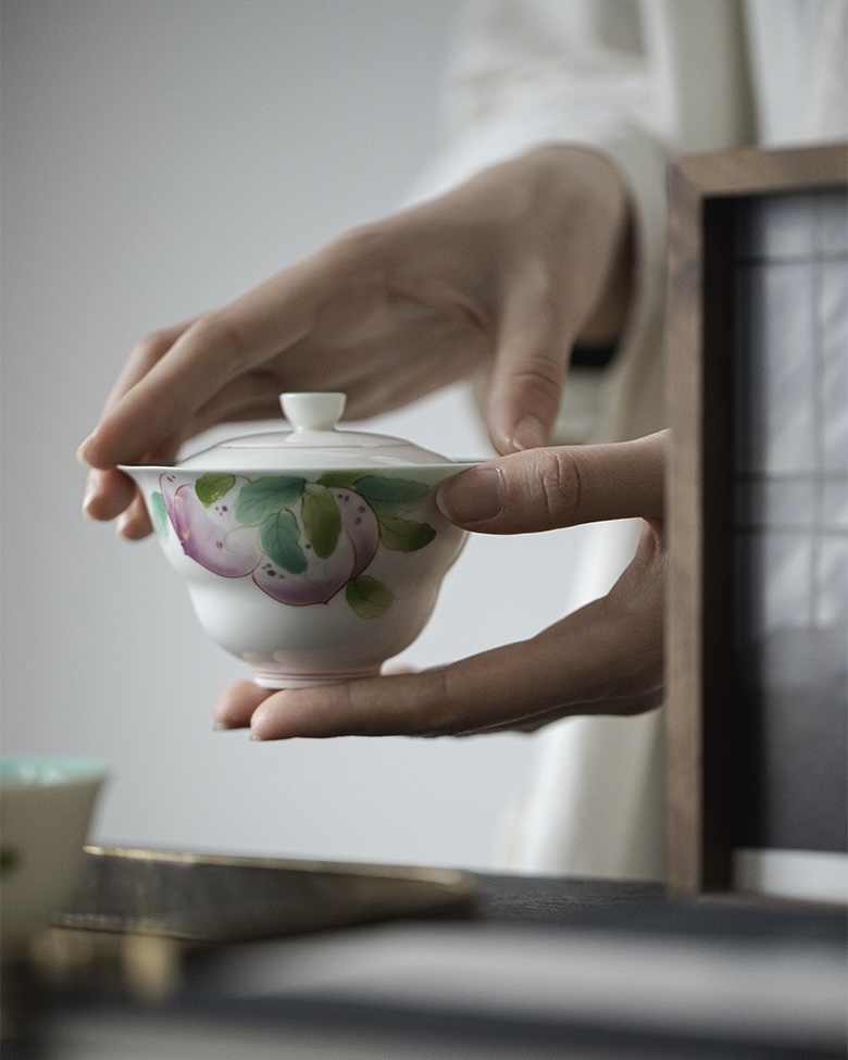 Hand-painted-Ceramic-Emerald-Green-Peach-120ml-Gaiwan-2 Hand-painted Ceramic Emerald Green Peach 120ml Gaiwan