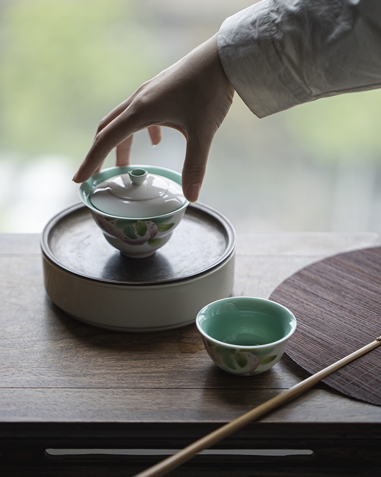 Hand-painted-Ceramic-Emerald-Green-Peach-120ml-Gaiwan-3 Hand-painted Ceramic Emerald Green Peach 120ml Gaiwan