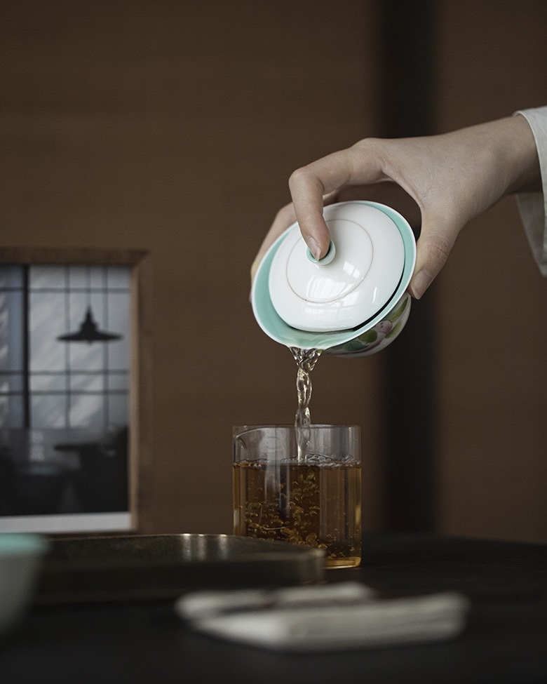 Hand-painted-Ceramic-Emerald-Green-Peach-120ml-Gaiwan-5 Hand-painted Ceramic Emerald Green Peach 120ml Gaiwan