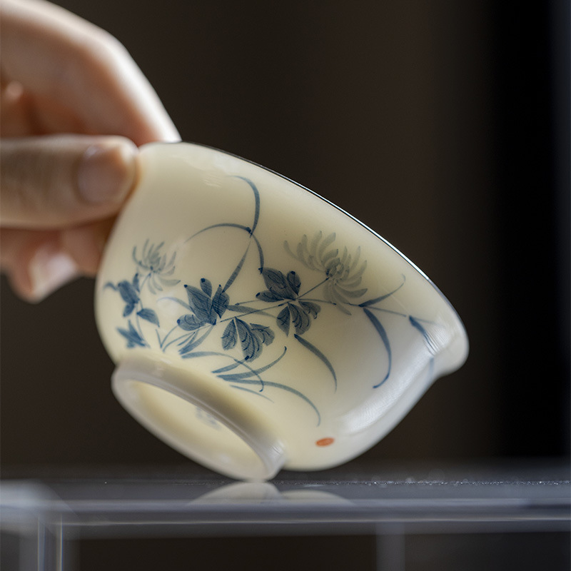 Qinghua Ceramic Chrysanthemum 100ml Host Tea Cup