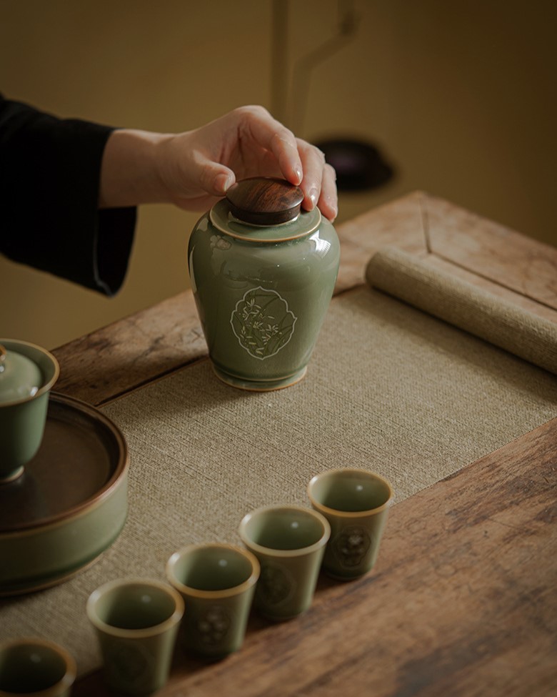 Yue-Ware-Ceramic-Lily-500ml-Tea-Jar-5 Yue Ware Ceramic Lily 500ml Tea Jar