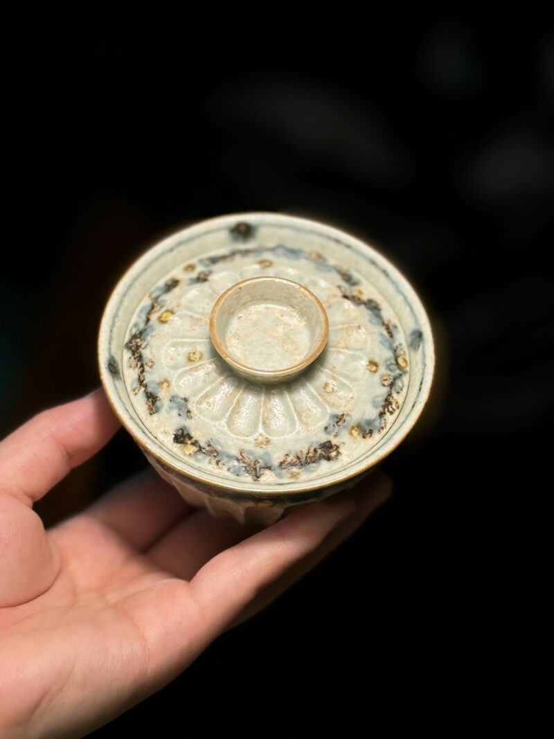 Handmade Vintage Qinghua Ceramic Carved Chrysanthemum 120ml Gaiwan