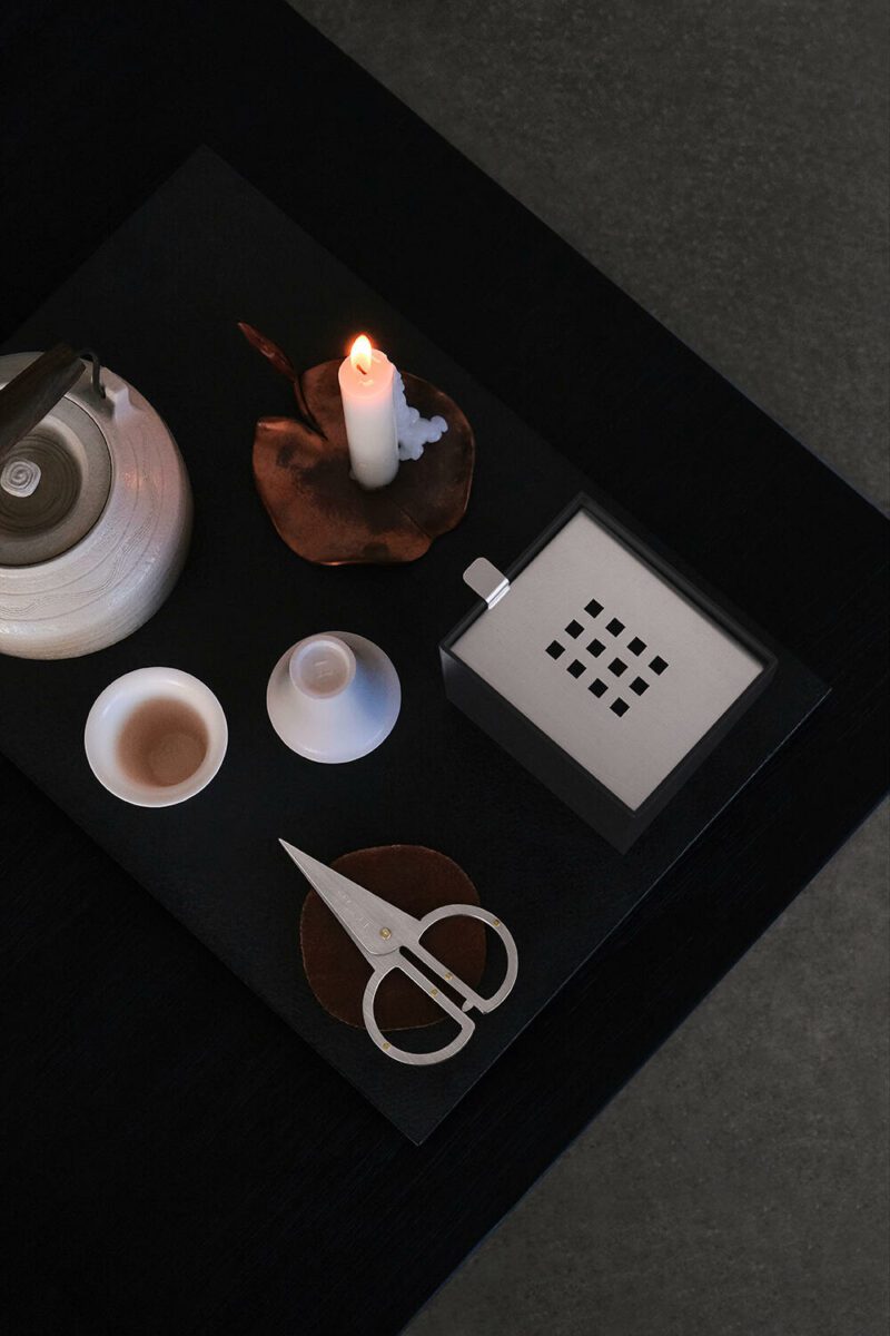 Elegant Iron Square Shape Tea Basin (1) Elegant Iron Square Shape Tea Basin