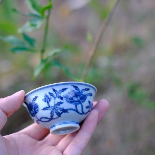 Fully Hand-Painted Qinghua Ceramics Twined Qiu Kui 80ml Host Tea Cup (1) Fully Hand-Painted Qinghua Ceramics Twined Qiu Kui 80ml Host Tea Cup