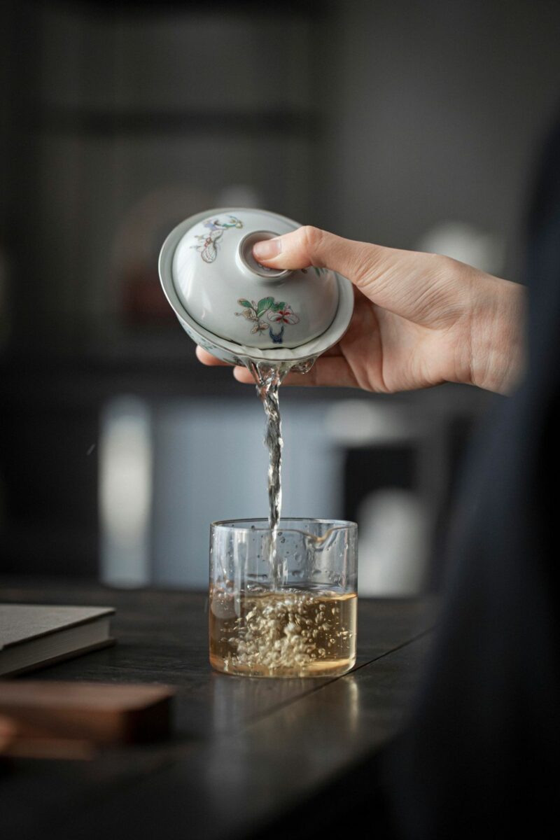 779 (8) Vintage Style Ceramic Butterfly 90ml Gaiwan