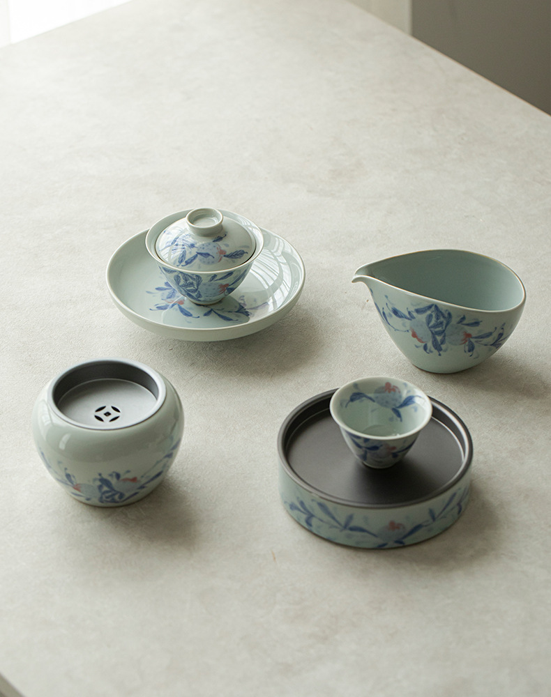 Hand-painted Vintage Style Ceramic Pomegranate 120ml Gaiwan