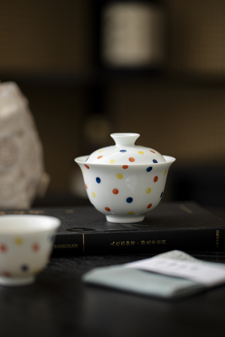 853 (13) Jade White Porcelain Polka Dot 120ml Gaiwan