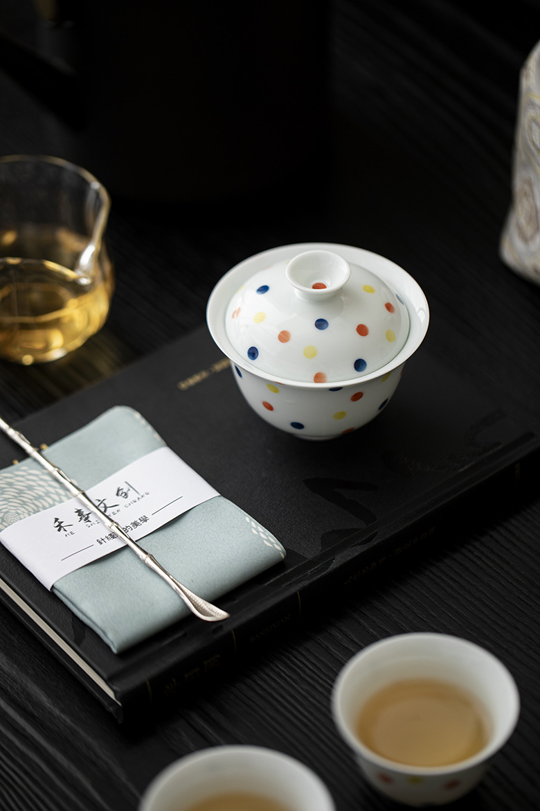 853 (14) Jade White Porcelain Polka Dot 120ml Gaiwan