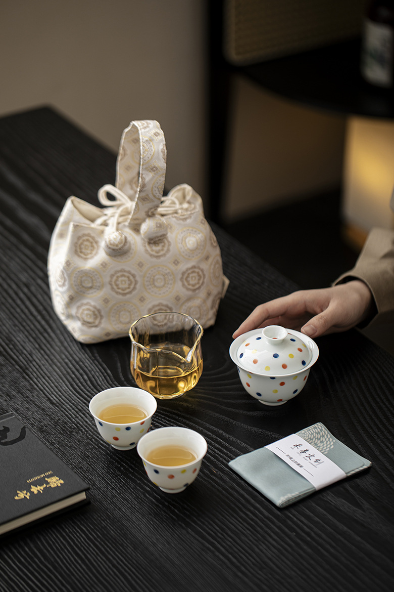 853 (17) Jade White Porcelain Polka Dot 120ml Gaiwan